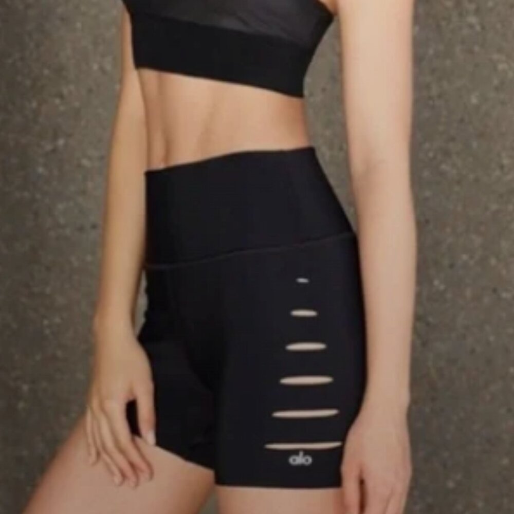 Alo Yoga High Waisted Side Slit Shorts | Size M